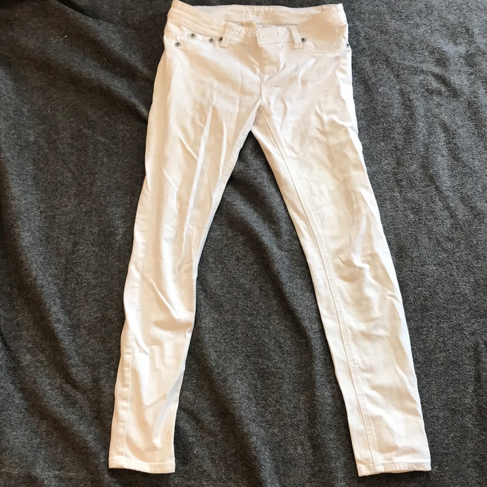 White skinny jeans